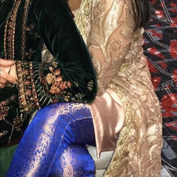 Pakistani Dress in gold - Picture 4 of 4